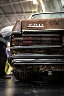 經典的傳承 這輛全球只有828輛的老奔馳w123 如今價值連城